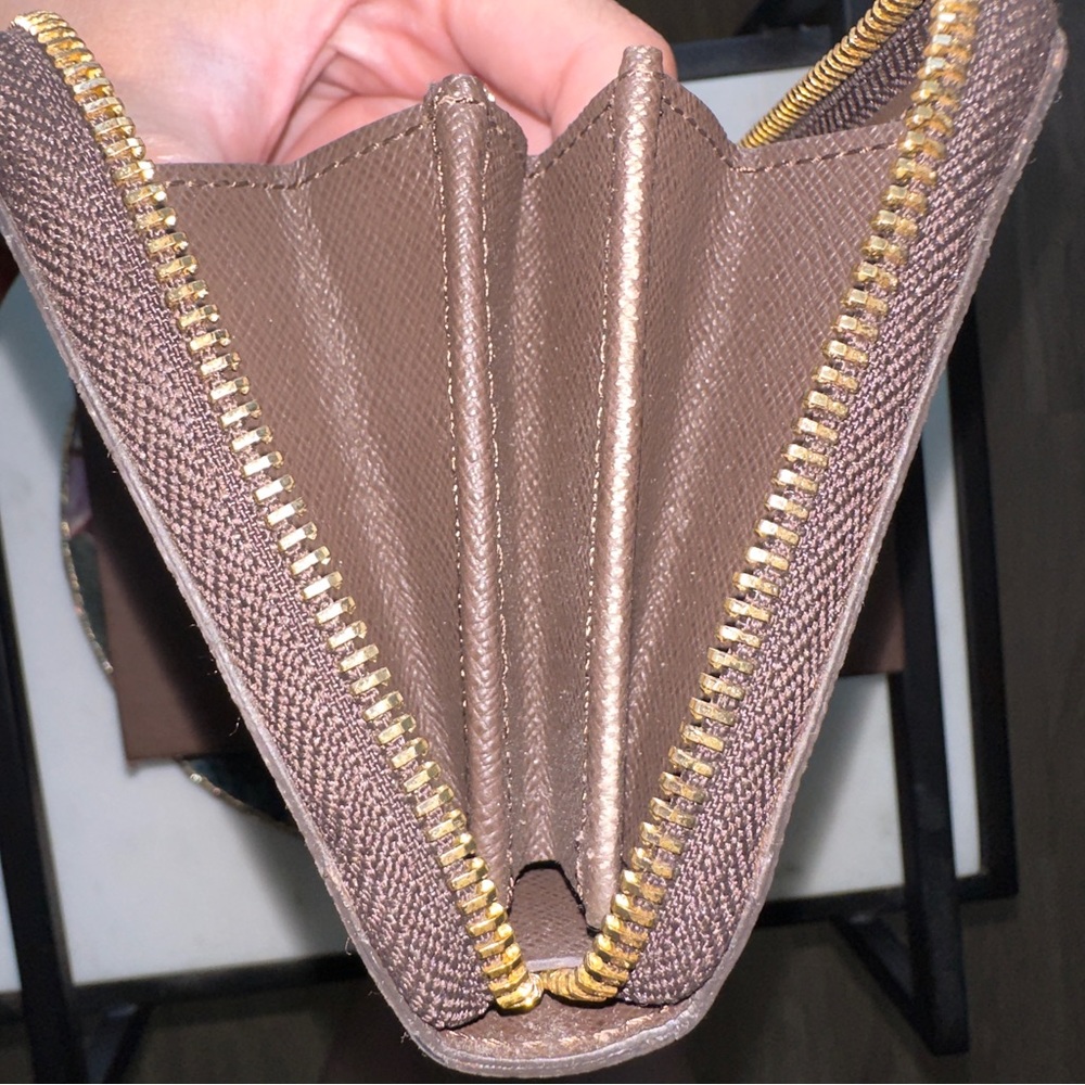 NEW Authentic Louis Vuitton Damier Ebene Brown Zippy Wallet - Picture 12 of 13